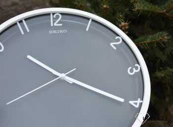 Zegar ścienny do salonu Seiko to ozdobny, prosty zegar pasujący do każdego wnętrza. Ciekawa stylizacja zegara w kolorze czarno białym (5).JPG