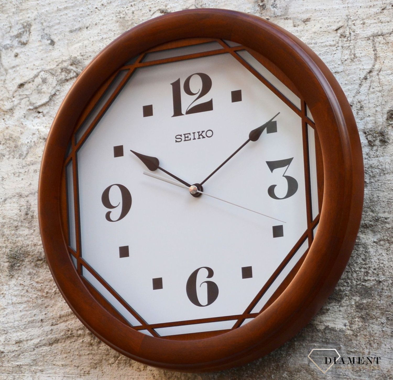 Zegar do salonu na ścianę SEIKO to zegar drewniany. To idealny prezent marzeń. Zegar to wyjątkowy prezent na każdą okazję.Możesz u Nas kupić  prezent na każdą.JPG