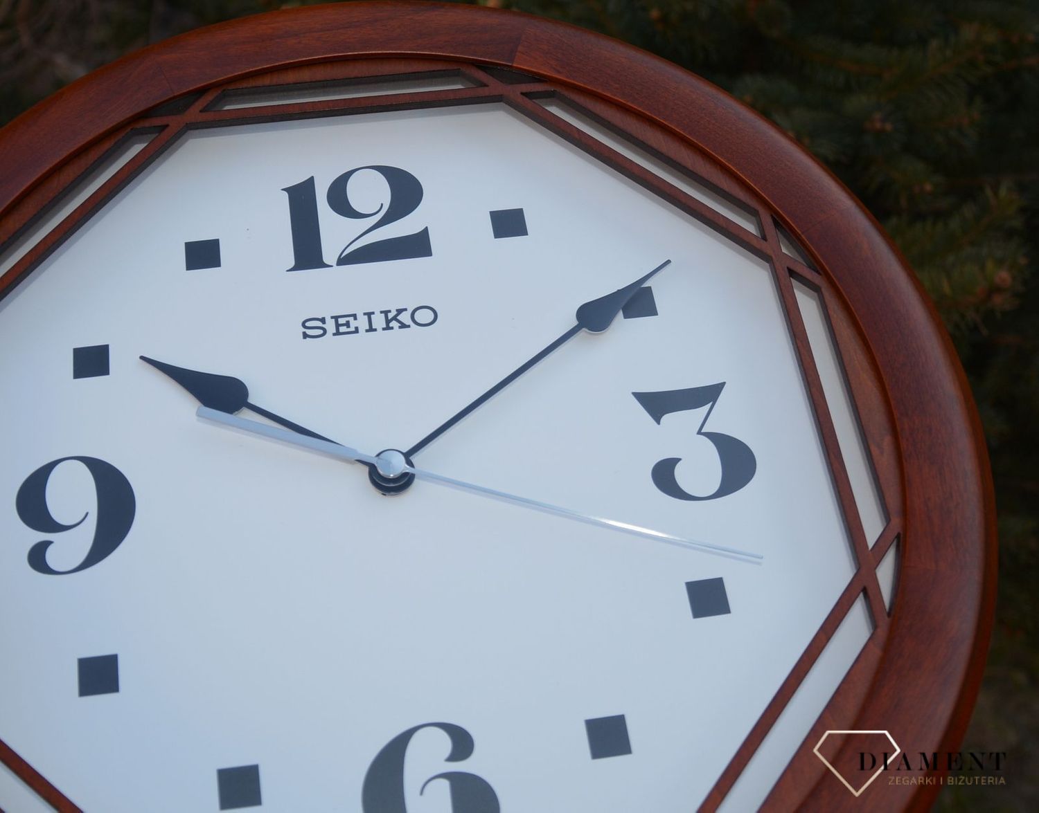 Zegar do salonu na ścianę SEIKO to zegar drewniany. To idealny prezent marzeń. Zegar to wyjątkowy prezent na każdą okazję.Możesz u Nas kupić  prezent na każdą.JPG