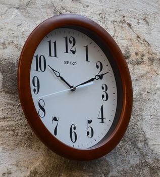 Zegar na ścianę do salonu drewniany Seiko QXA674Z (2).JPG
