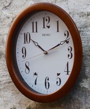 Zegar na ścianę do salonu drewniany Seiko QXA674Z (4).JPG