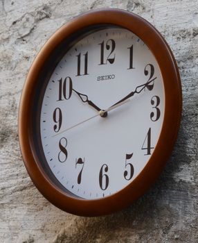 Zegar na ścianę do salonu drewniany Seiko QXA674Z (5).JPG