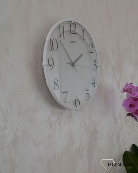 Zegar ścienny SEIKO 30 cm QXA778W Pastelowa biel. Tarcza zegara w kolorze pastelowej bieli z wyraźnymi szarymi cyframi arabskimi (1).JPG