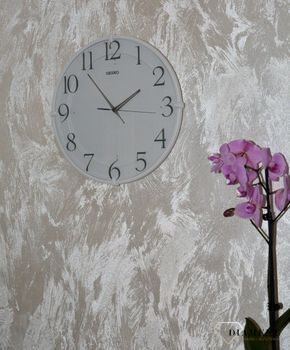 Zegar ścienny SEIKO 30 cm QXA778W Pastelowa biel. Tarcza zegara w kolorze pastelowej bieli z wyraźnymi szarymi cyframi arabskimi (5).JPG