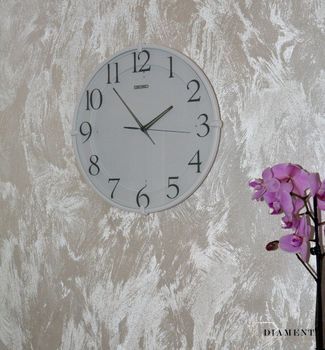 Zegar ścienny SEIKO 30 cm QXA778W Pastelowa biel. Tarcza zegara w kolorze pastelowej bieli z wyraźnymi szarymi cyframi arabskimi (6).JPG