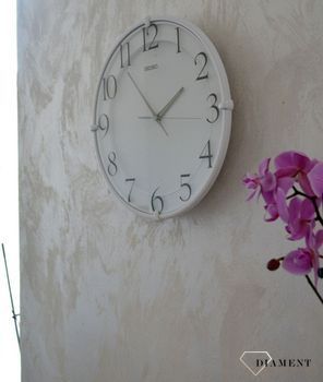 Zegar ścienny SEIKO 30 cm QXA778W Pastelowa biel. Tarcza zegara w kolorze pastelowej bieli z wyraźnymi szarymi cyframi arabskimi (7).JPG