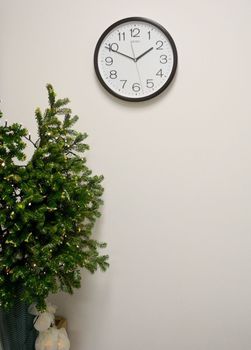 Zegar ścienny Seiko QXA847B o średnicy 31 cm, brązowa obudowa, biała tarcza, mechanizm kwarcowy, płynąca wskazówka, cicha praca (5).JPG