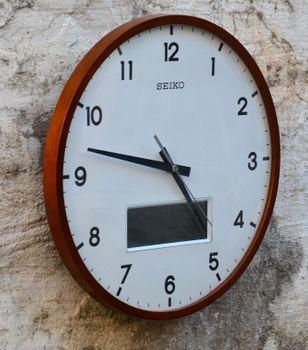 Zegar na ścianę do salonu drewniany Seiko ✓Zegar ścienny Seiko✓Zegary ścienne ✓Zegar ścienny srebrny ✓Nowoczesne zegary (1).JPG