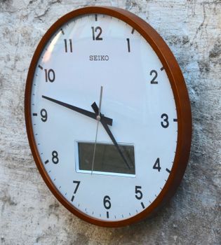Zegar na ścianę do salonu drewniany Seiko ✓Zegar ścienny Seiko✓Zegary ścienne ✓Zegar ścienny srebrny ✓Nowoczesne zegary (2).JPG