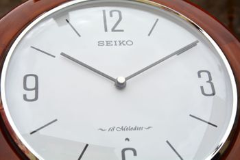Zegar do salonu na ścianę SEIKO QXM288B 18 Melodii Czujnik zmierzchu (7).JPG