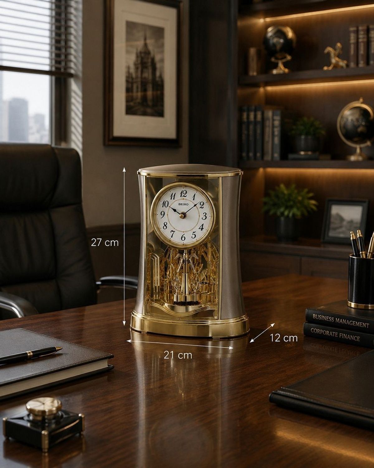 Zegar kominkowy Seiko QXN227G – kwarcowy, złoty z obrotowym wahadłem.png