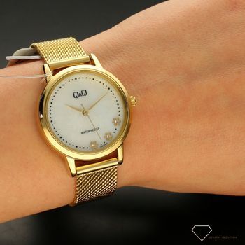 Zegarek damski Q&Q QZ57-001 na złotej bransolecie typu mesh z perłową tarczą i ornamentem kwiatowym ⌚  (3).jpg