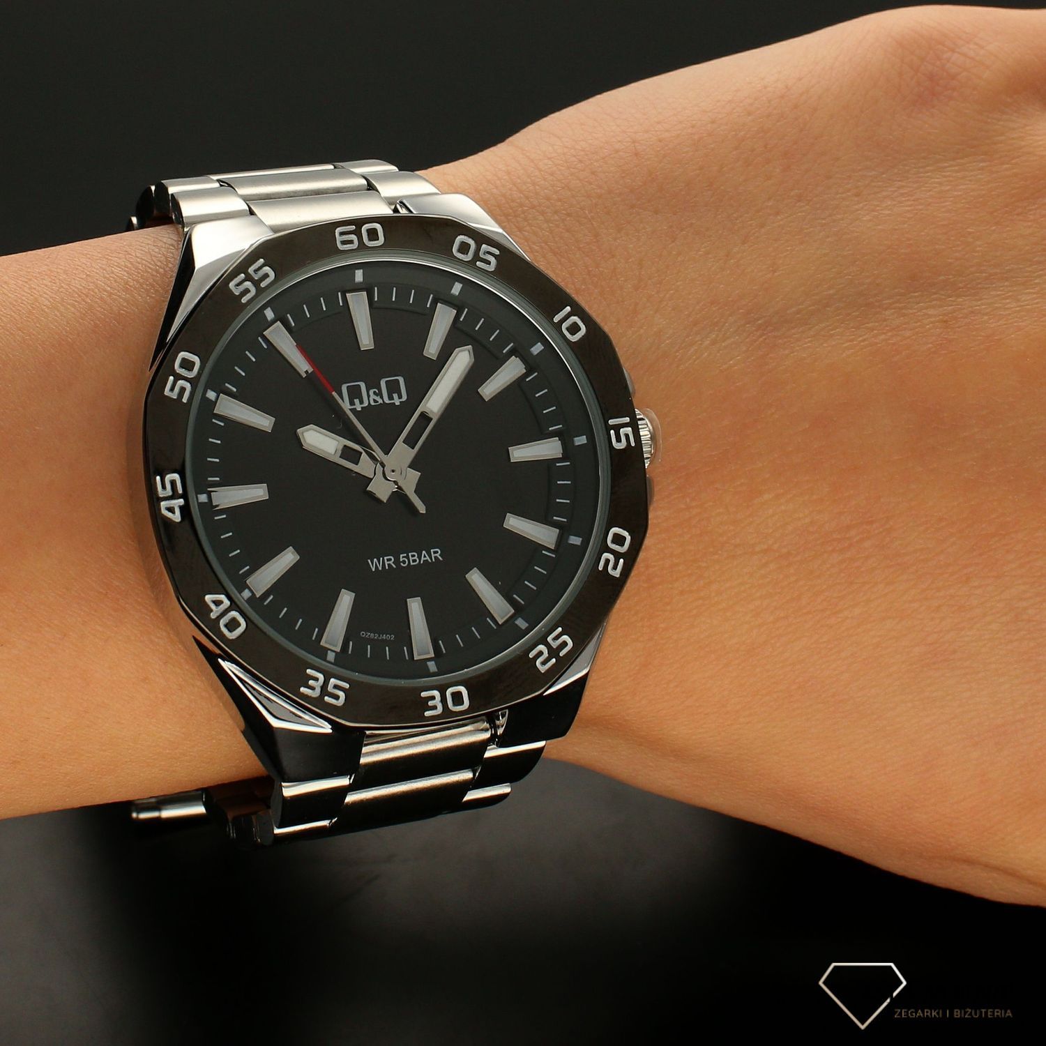 Zegarek męski QQ na bransoletce QZ82-402 ⌚ Zegarki męskie z bransoletą✓ Wymarzony prezent ✓Prezent dla taty z grawerem✓ Prezent z grawerem✓ Autoryzowany sklep ✓Grawer 0zł ✓Gratis Kurier 24h ✓Zwrot 30 dni ✓Gwarancja na.jpg