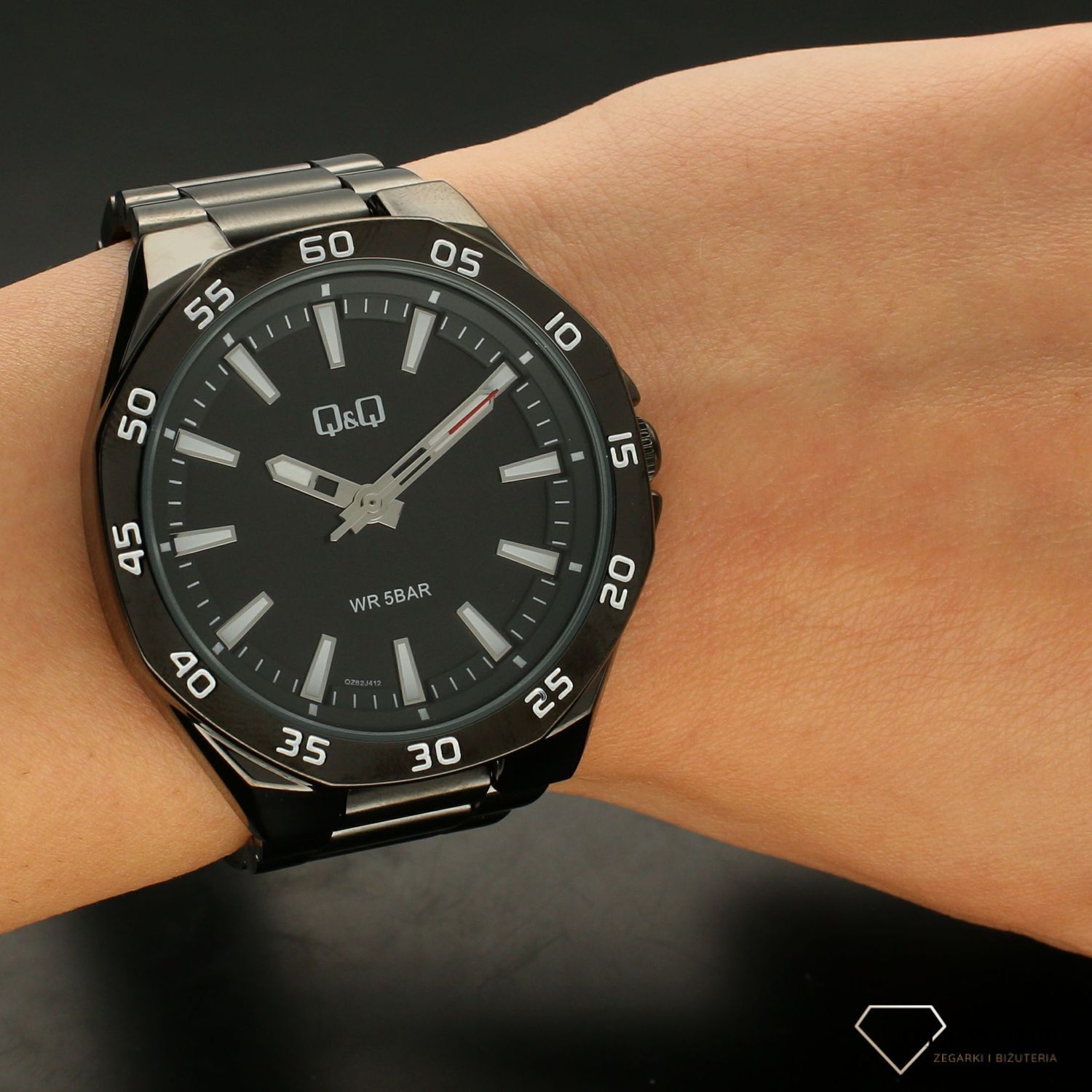 Zegarek męski na czarnej bransolecie QZ82-412.jpg