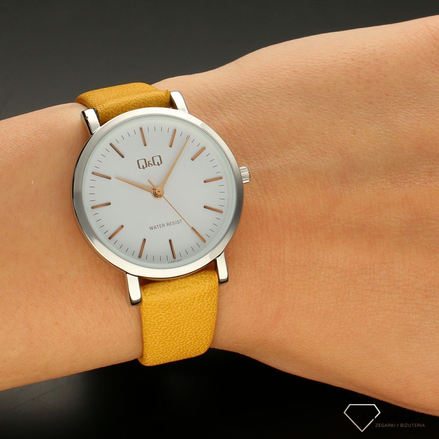 Zegarek damski na pasku QQ QZ87-311.jpg