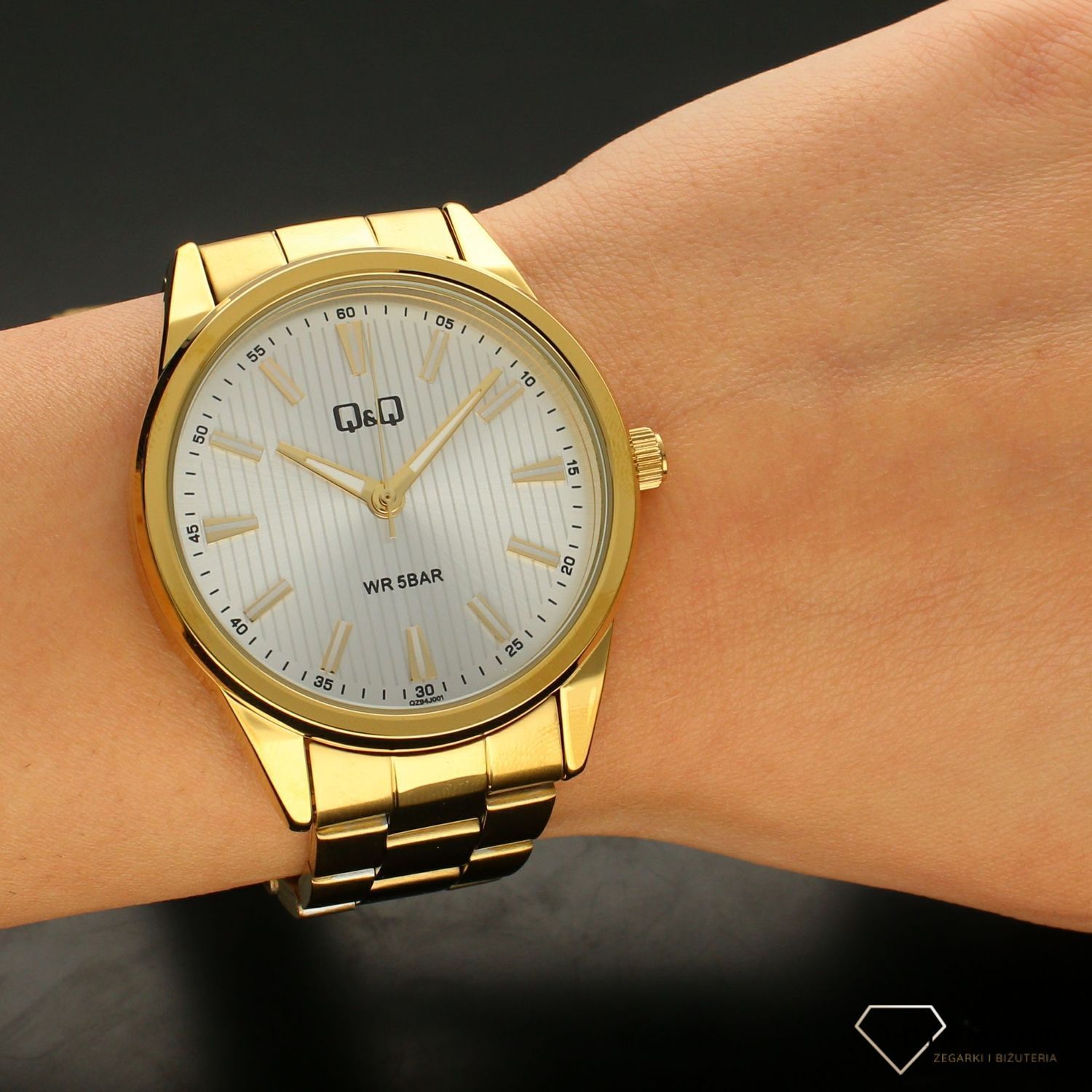 Zegarek męski klasyczny QZ94-001 na złotej bransolecie.jpg