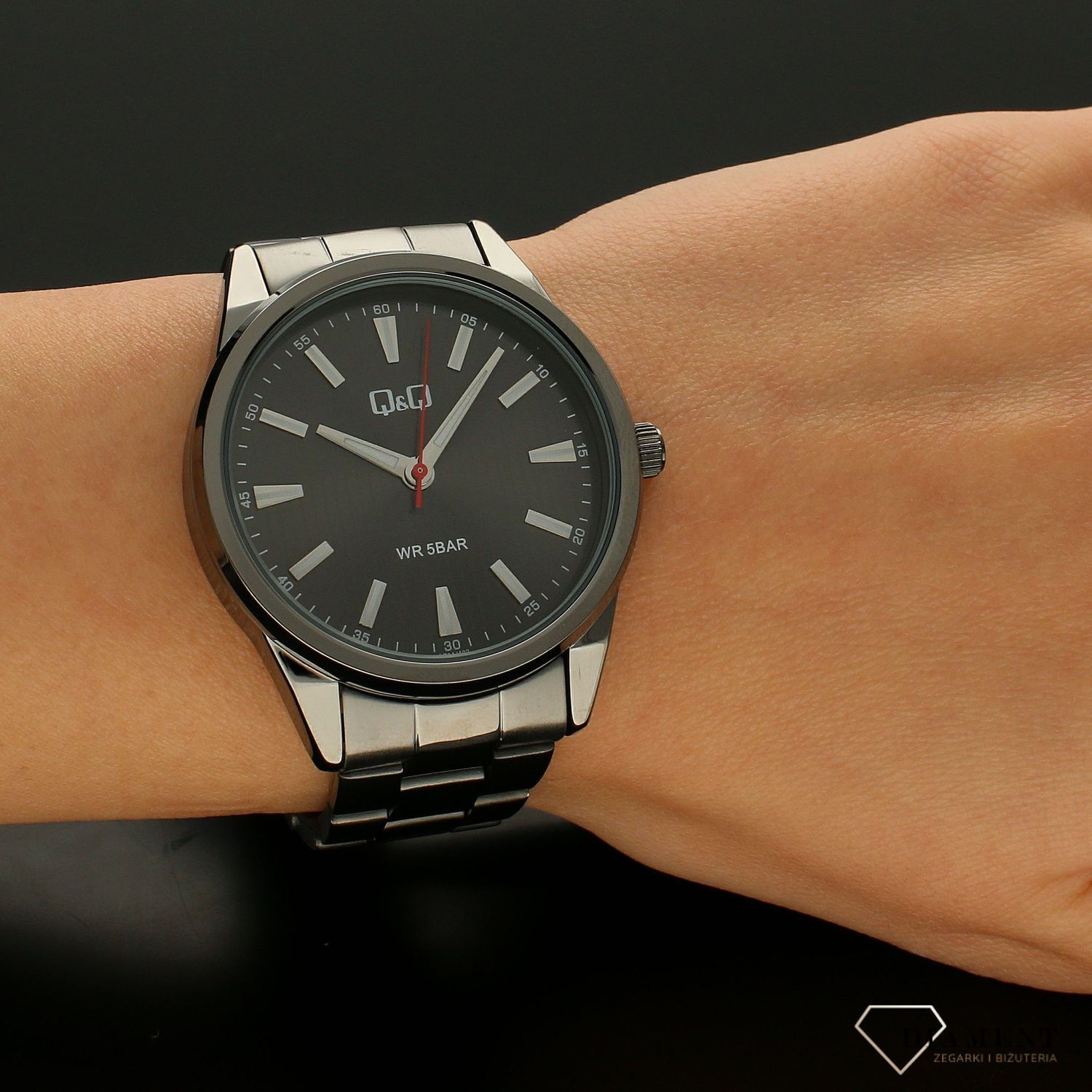 Zegarek męski czarny na bransolecie QQ QZ94-402.webp