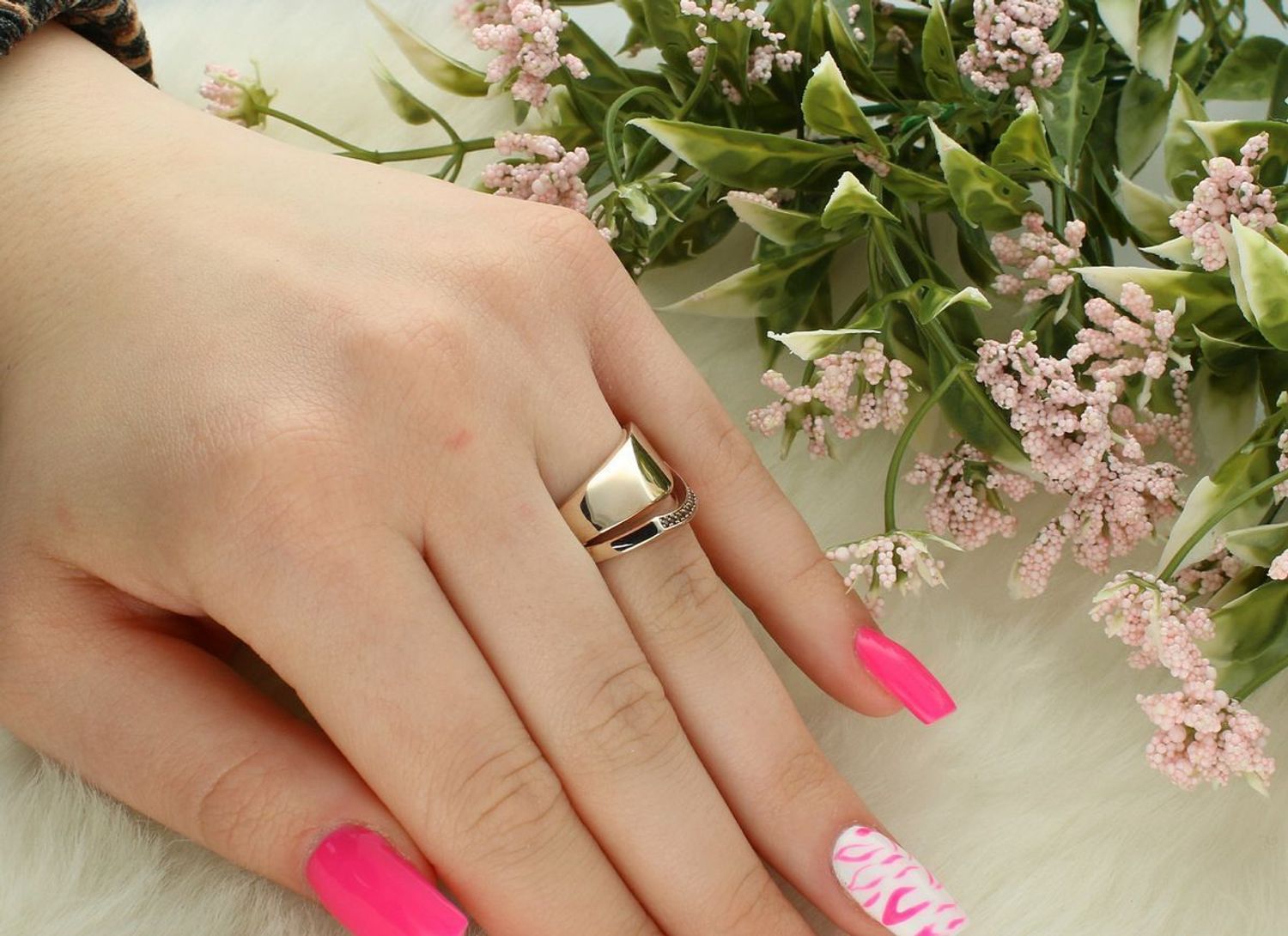 Pierścionek srebrny duży gładki pomarańczowe cyrkonie R-15968-R.jpg