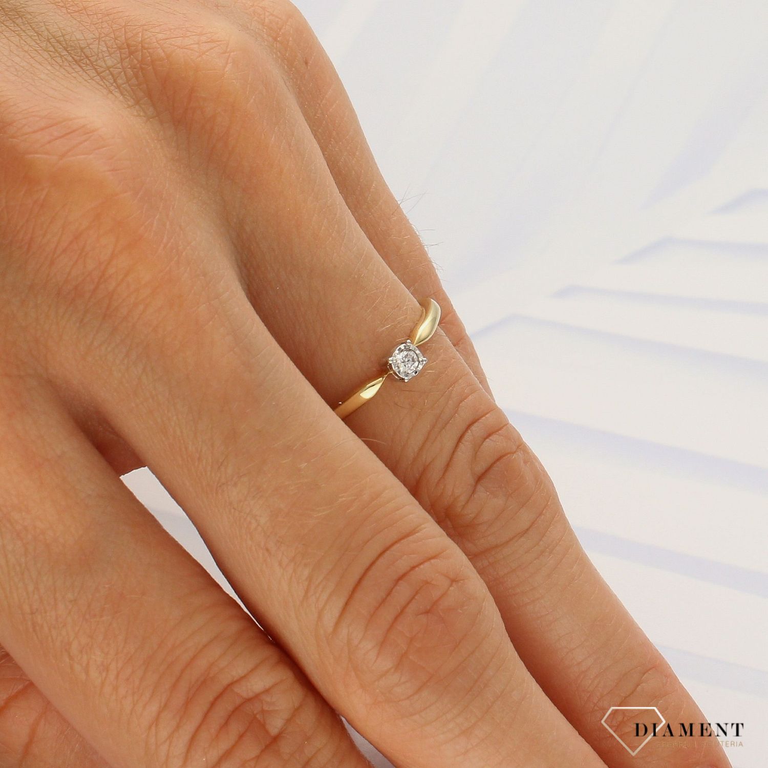 Pierścionek złoty DIAMENT 585, R-3922, wykonany ze złota próby 585.jpg