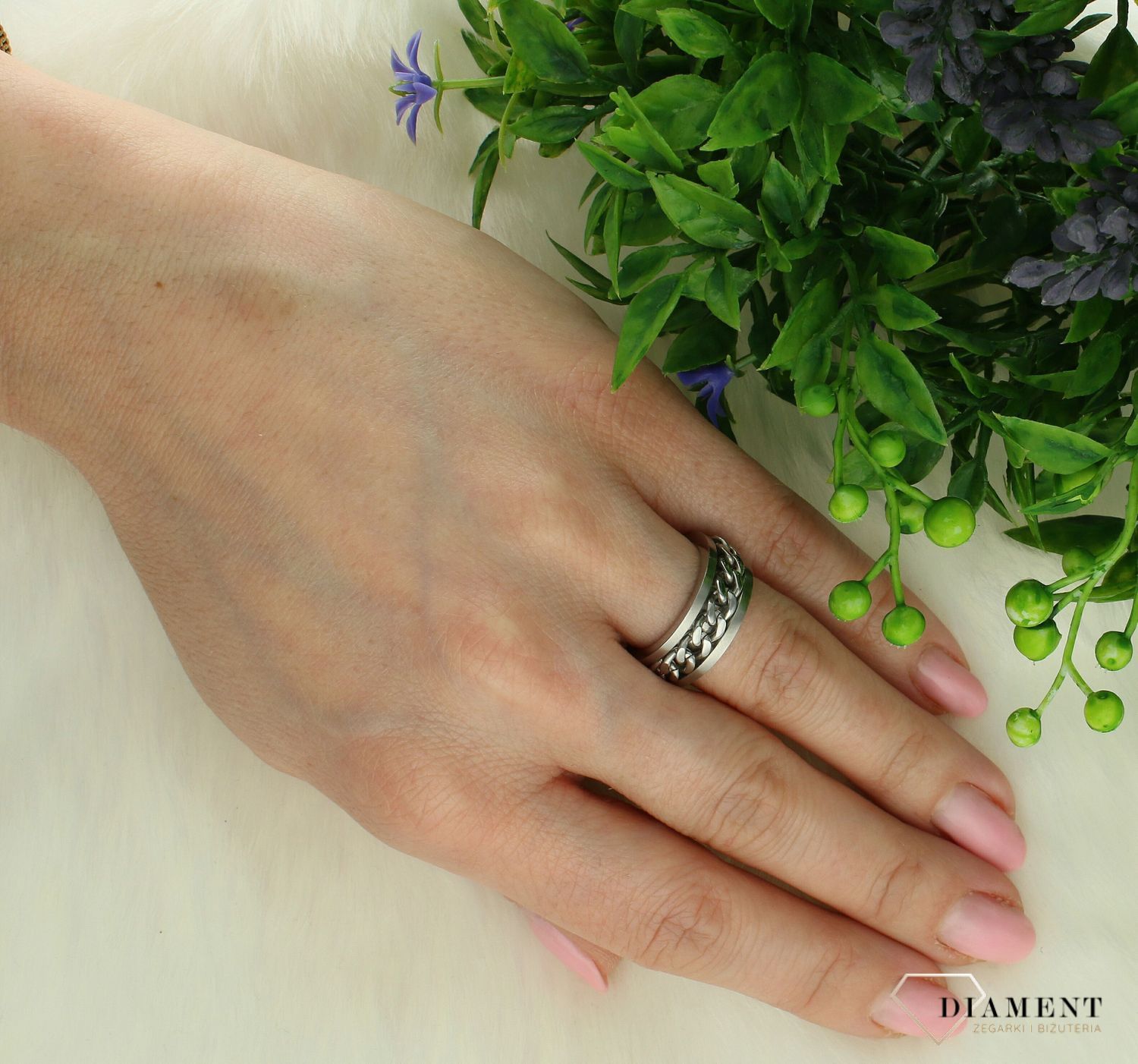 Stalowy pierścionek damski obrączka z łańcuchem rozmiar 11 R-5932. Pierścionek stalowy na prezent. Pierścionek z łańcuszkiem. Nietypowy pierścionek damski. Pierścionek stalowy dla kobiety..jpg