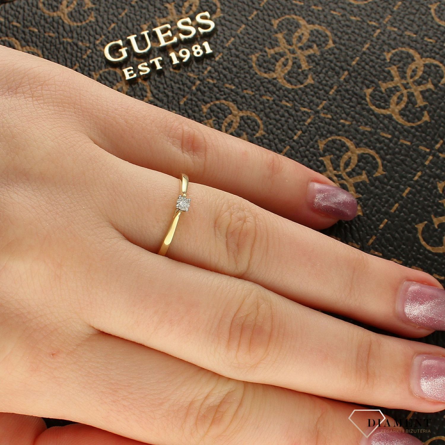 Złoty pierścionek z diamentem R-6030 - rozmiar 14  Klasyka i Elegancja Au.jpg