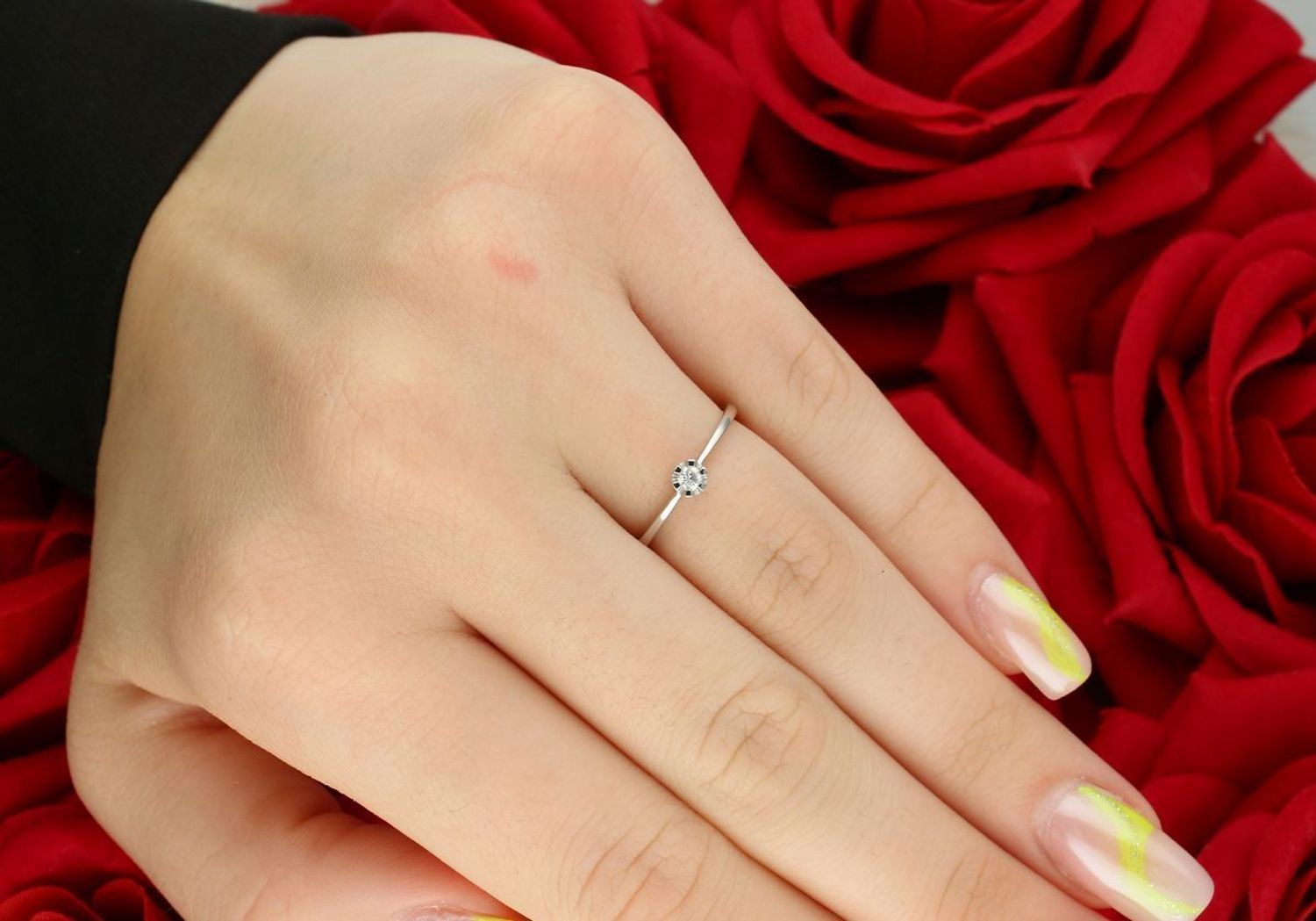 Pierścionek zaręczynowy z diamentem 0,08 ct – białe złoto 585 – DIAMENT R12056W.jpg