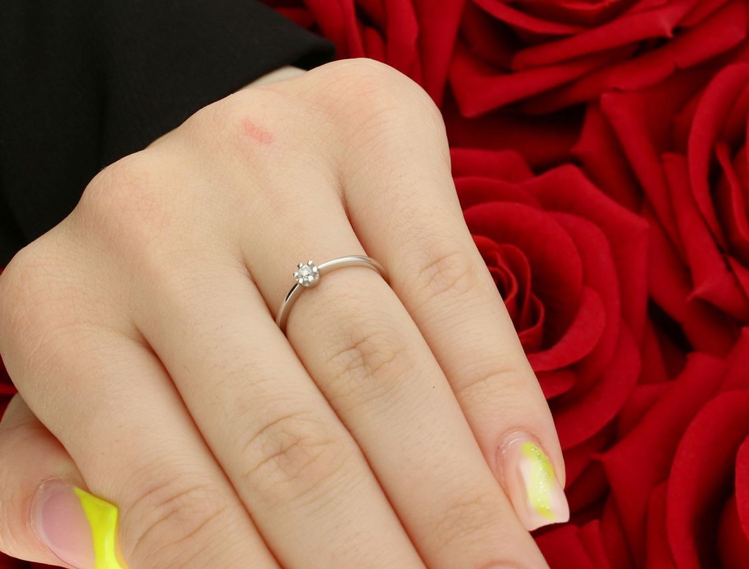 Pierścionek zaręczynowy z diamentem 0,08 ct – białe złoto 585 – DIAMENT R12056W.jpg