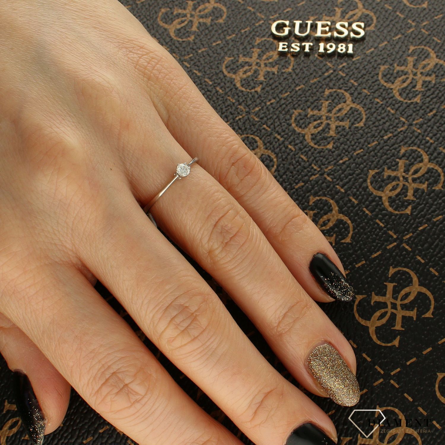 Delikatny pierścionek z diamentem – białe złoto 585, 0,10 ct  Kod R14229W  Rozmiar 9..jpg