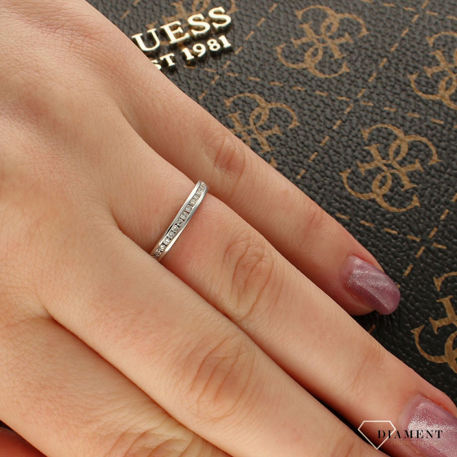 Złoty pierścionek z diamentami  Białe złoto  Rozmiar 13  R15002W 585.jpg