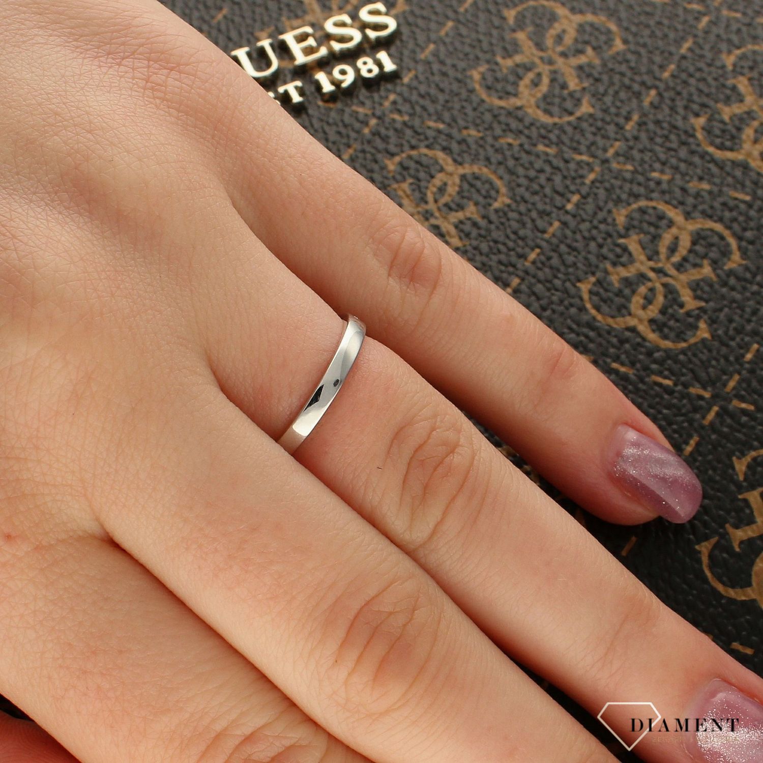 Złoty pierścionek z diamentami  Białe złoto  Rozmiar 13  R15002W 585.jpg