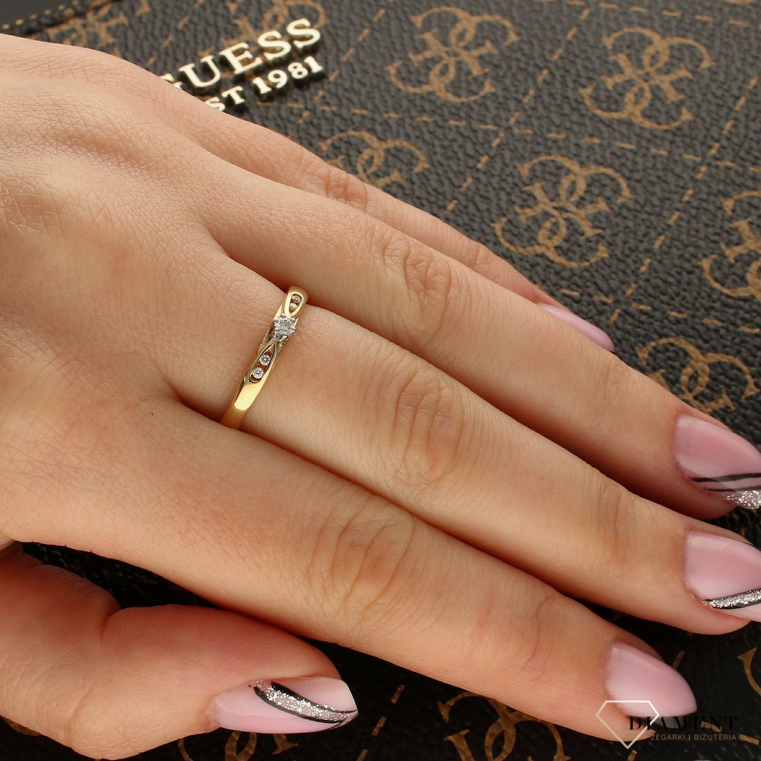 Złoty pierścionek z Diamentami  Subtelna biżuteria  585 DIAMENT R16979.jpg