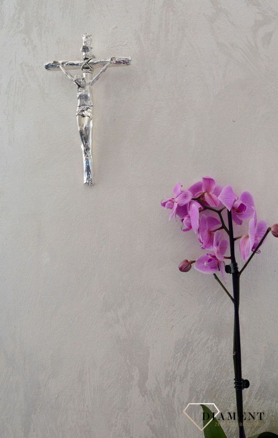 Srebrny krzyż z pasyjką na ścianę  R18105.jpg