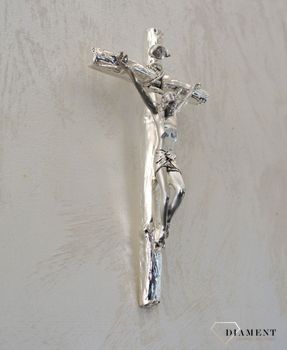 Nowoczesny srebrny krzyż na ścianę z pasyjką 23 cm R18105. Krzyż jeden z najstarszych symboli chrześcijaństwa. Symbol Ziemi Świętej. Symbolizuje 5 ran Jezusa.  (3).JPG