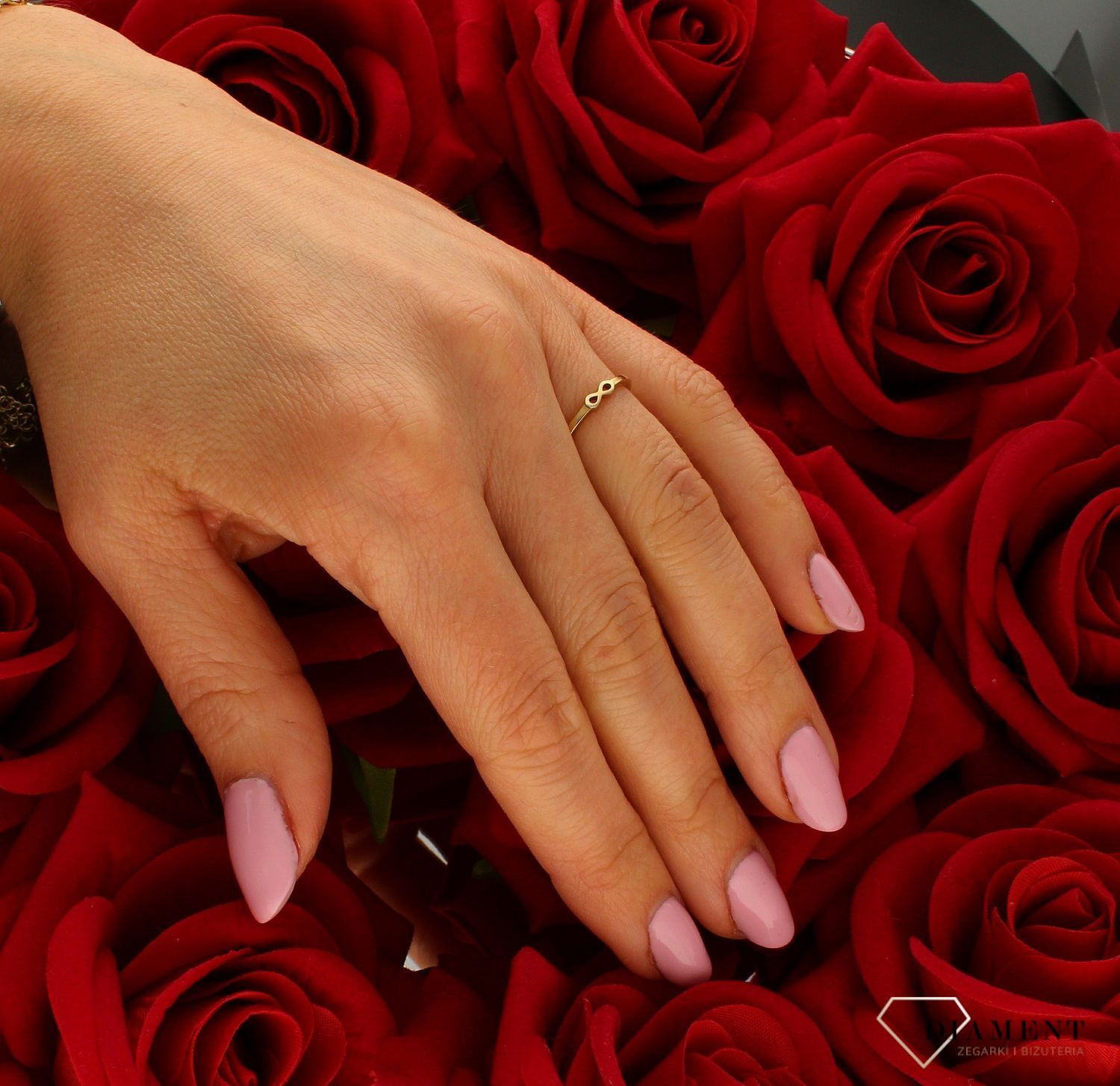 Złoty pierścionek damski 333 “Nieskończoność” R2017-52. Delikatnym, złoty pierścionek z motywem nieskończoności. Podaruj bliskie (4).jpg