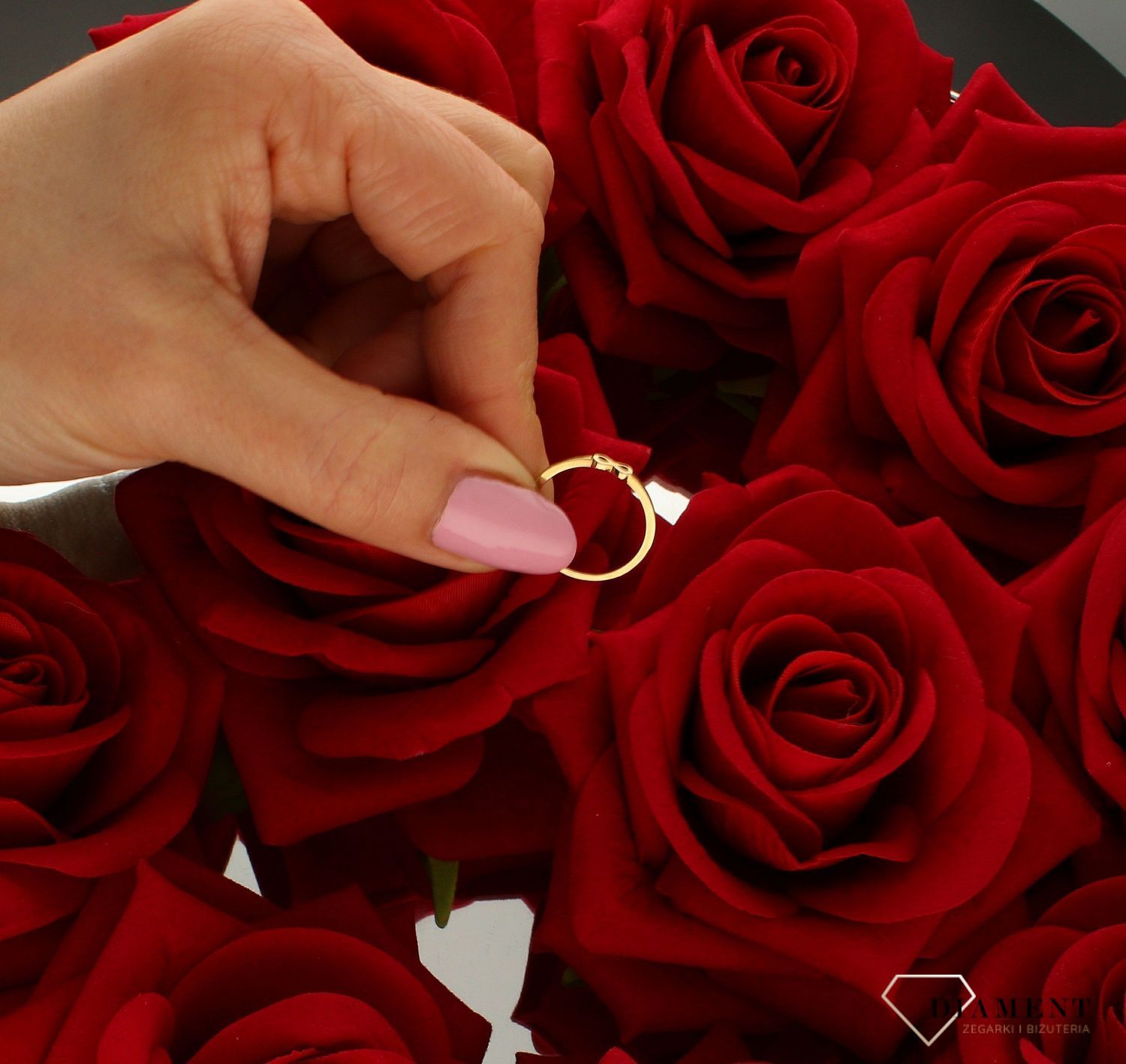 Złoty pierścionek damski 333 “Nieskończoność” R2017-52. Delikatnym, złoty pierścionek z motywem nieskończoności. Podaruj bliskie (4).jpg