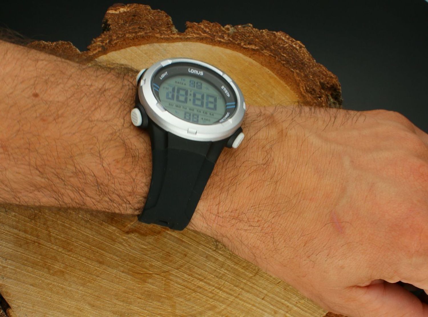 Zegarek męski Lorus R2301QX9 – cyfrowy, sportowy, 100M wodoszczelny.jpg