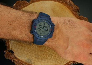 Sportowy zegarek męski Lorus R2303QX9 z cyfrowym wyświetlaczem, silikonowym niebieskim paskiem, alarmem, timerem, datownikiem i wodoszczelnością 100M (2).jpg