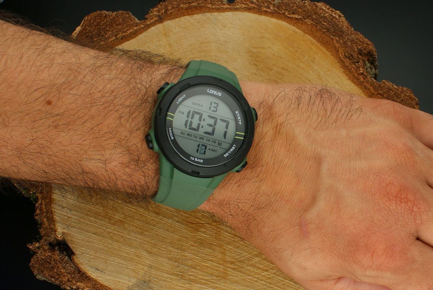 Zegarek męski Lorus R2305QX9 – sportowy, zielony, cyfrowy, 100M.jpg