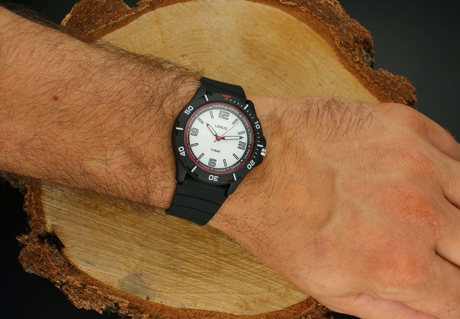 Zegarek dziecięcy Lorus R2309QX9 – sportowy, wodoodporny, podświetlenie LED.jpg