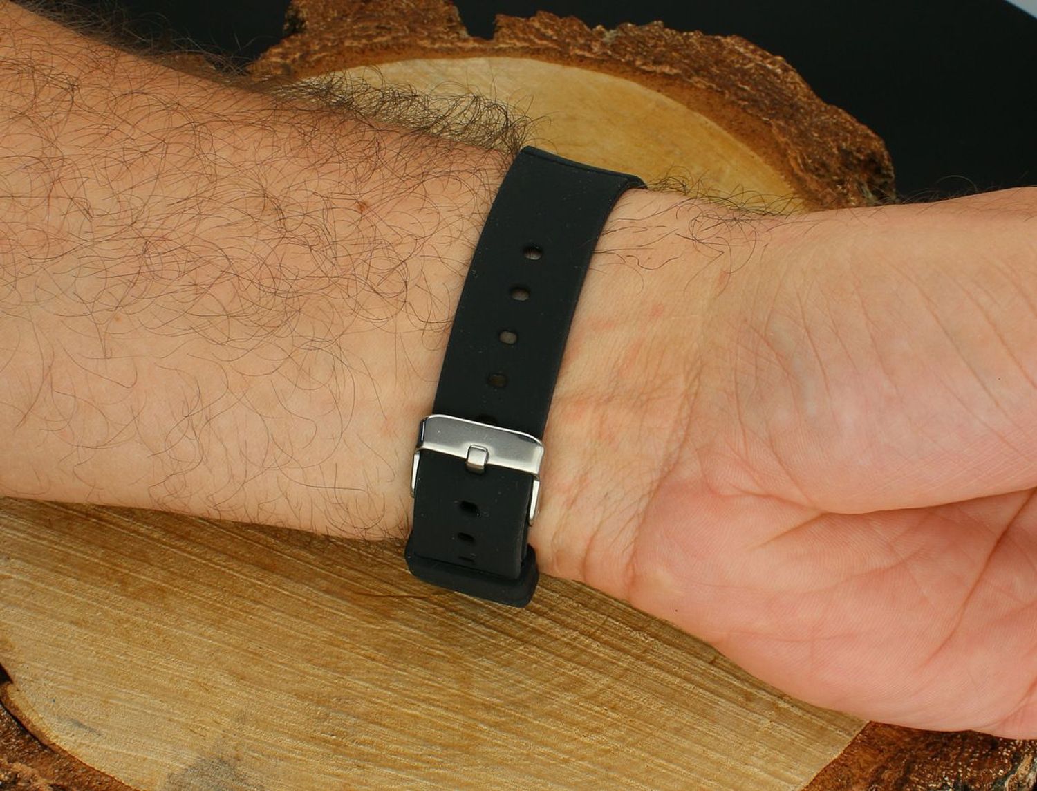 Zegarek dziecięcy Lorus R2311QX9 – Sportowy, podświetlany, silikonowy pasek, 100m.jpg