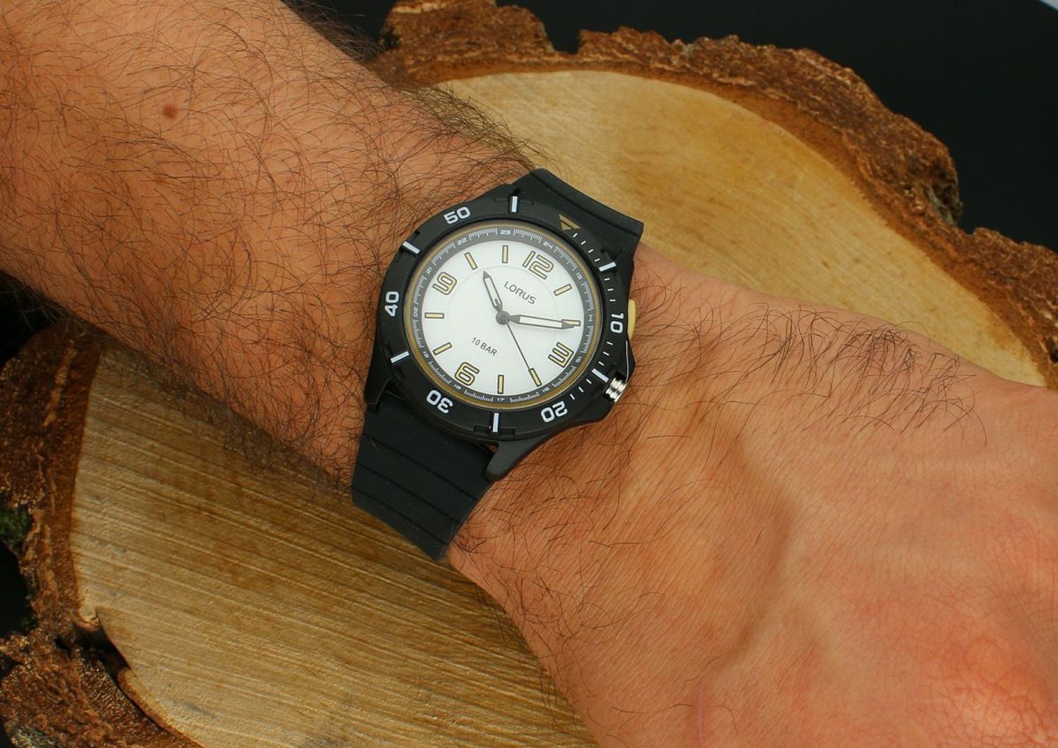 Zegarek dziecięcy Lorus R2311QX9 – Sportowy, podświetlany, silikonowy pasek, 100m.jpg