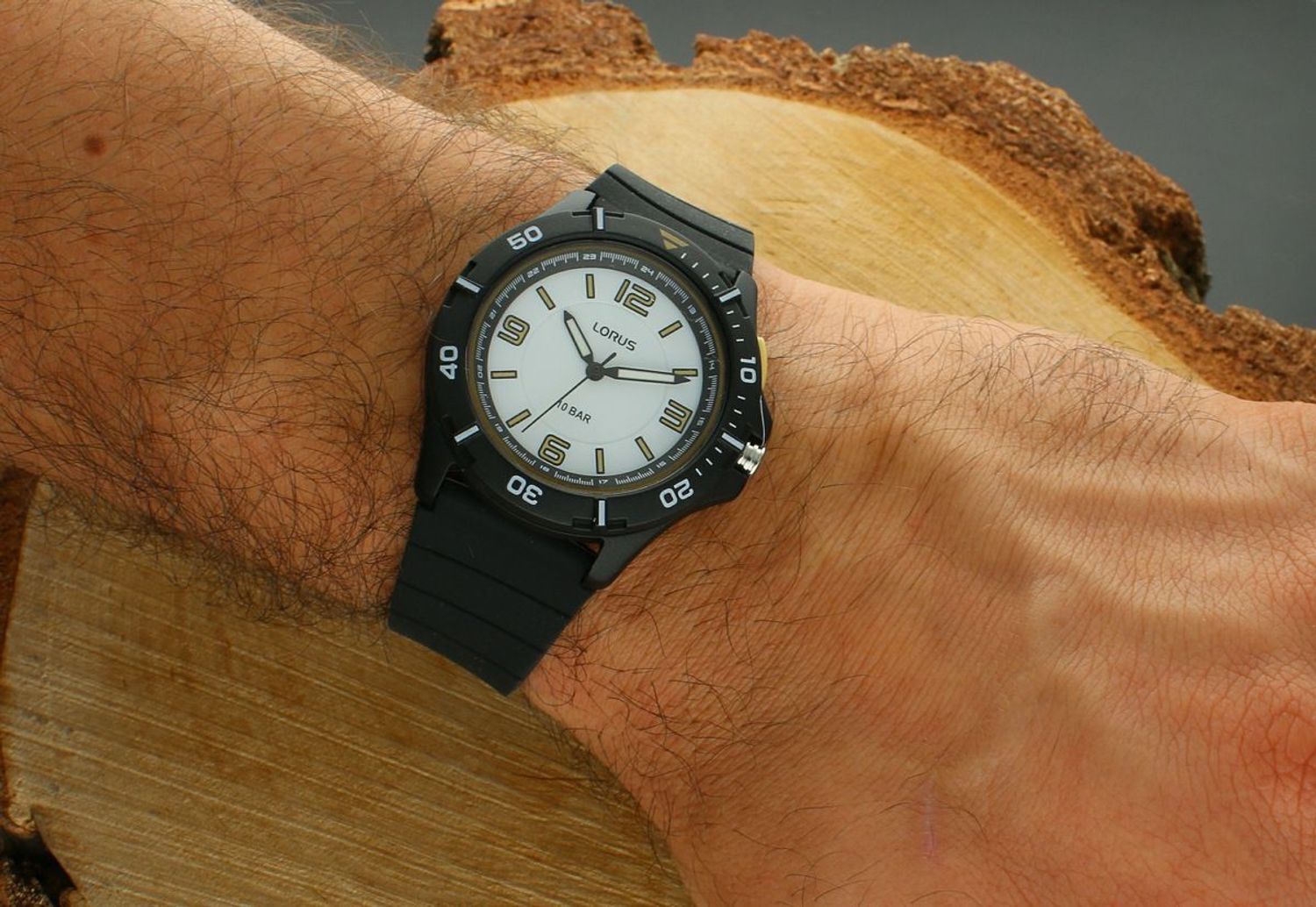 Zegarek dziecięcy Lorus R2311QX9 – Sportowy, podświetlany, silikonowy pasek, 100m.jpg