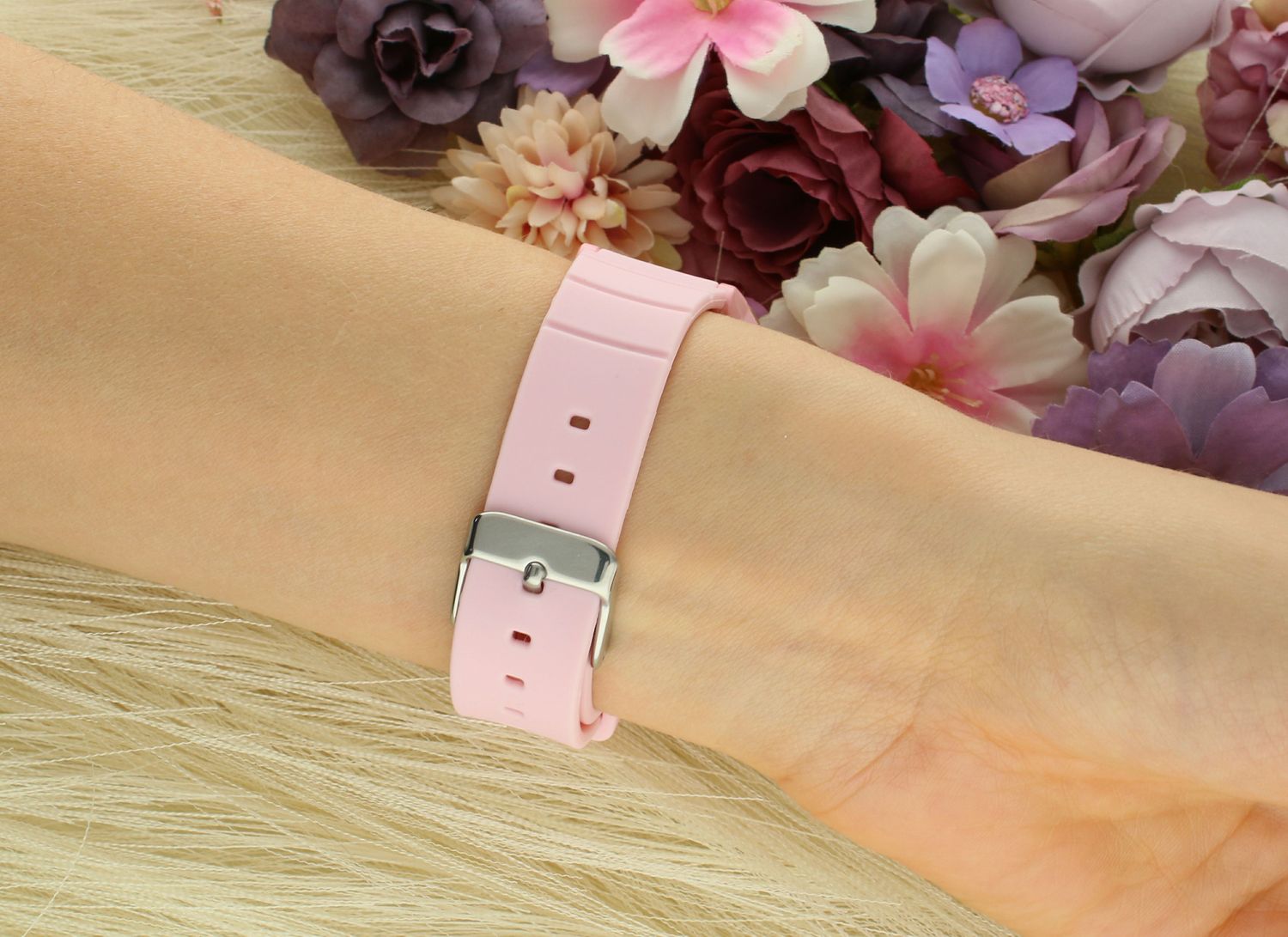 Zegarek dziecięcy LORUS R2325QX9 wyposażony jest w kwarcowy mechanizm, zasilany za pomocą baterii. Posiada bardzo wysoką dokładność mierzenia czasu +- 10 sekund w przeciągu 30 dni.1.webp