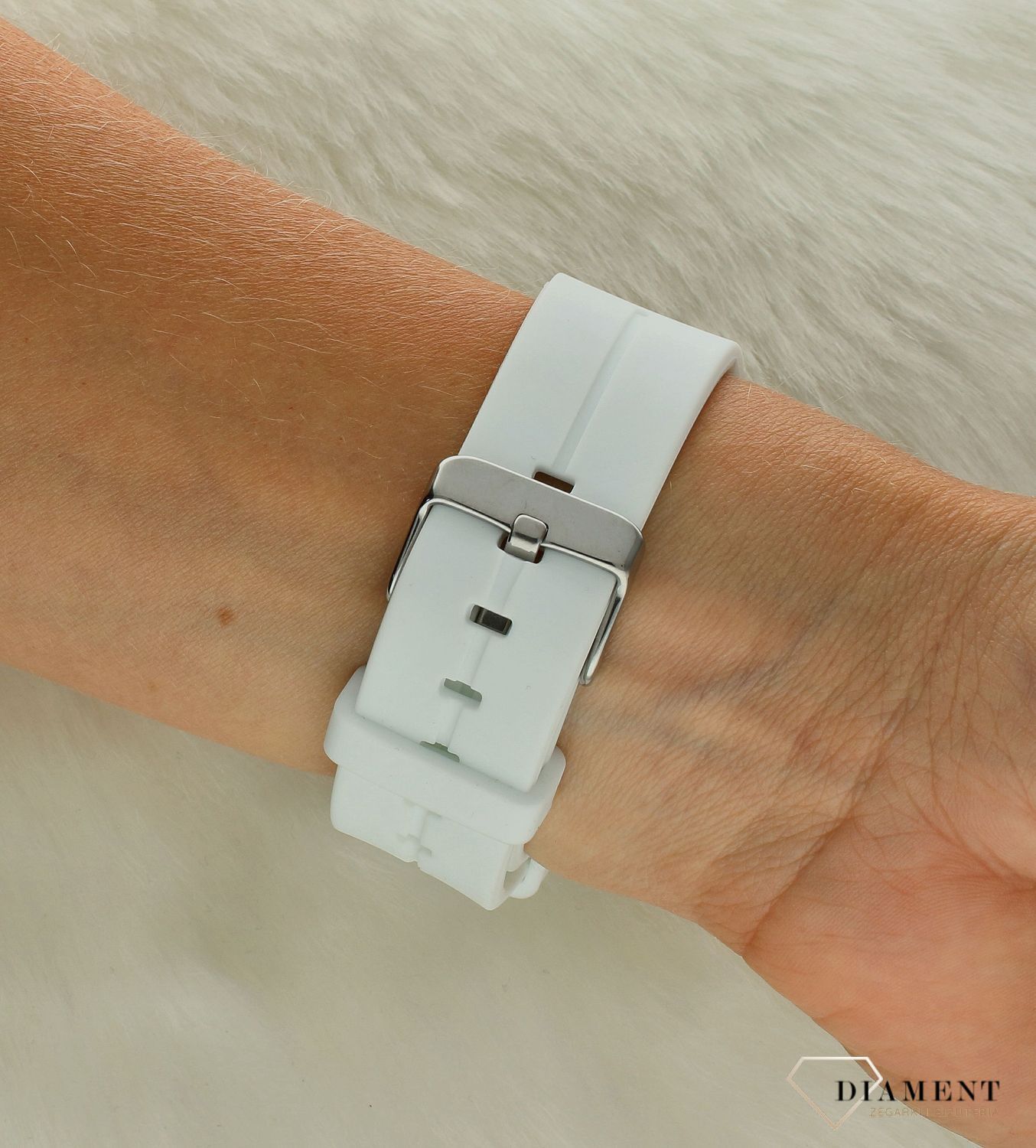 Zegarek Lorus elektroniczny sportowy na białym pasku R2355PX9.jpg