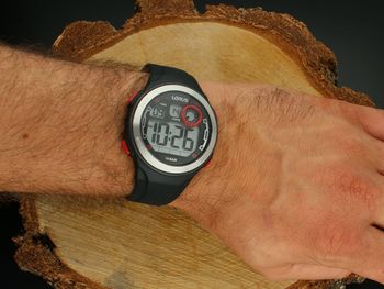 Zegarek Lorus R2381NX9 – cyfrowy zegarek sportowy z chronografem, datownikiem, alarmem i podświetleniem. Czarny pasek, szkło hesalitowe, wodoszczelność 100M (2).jpg