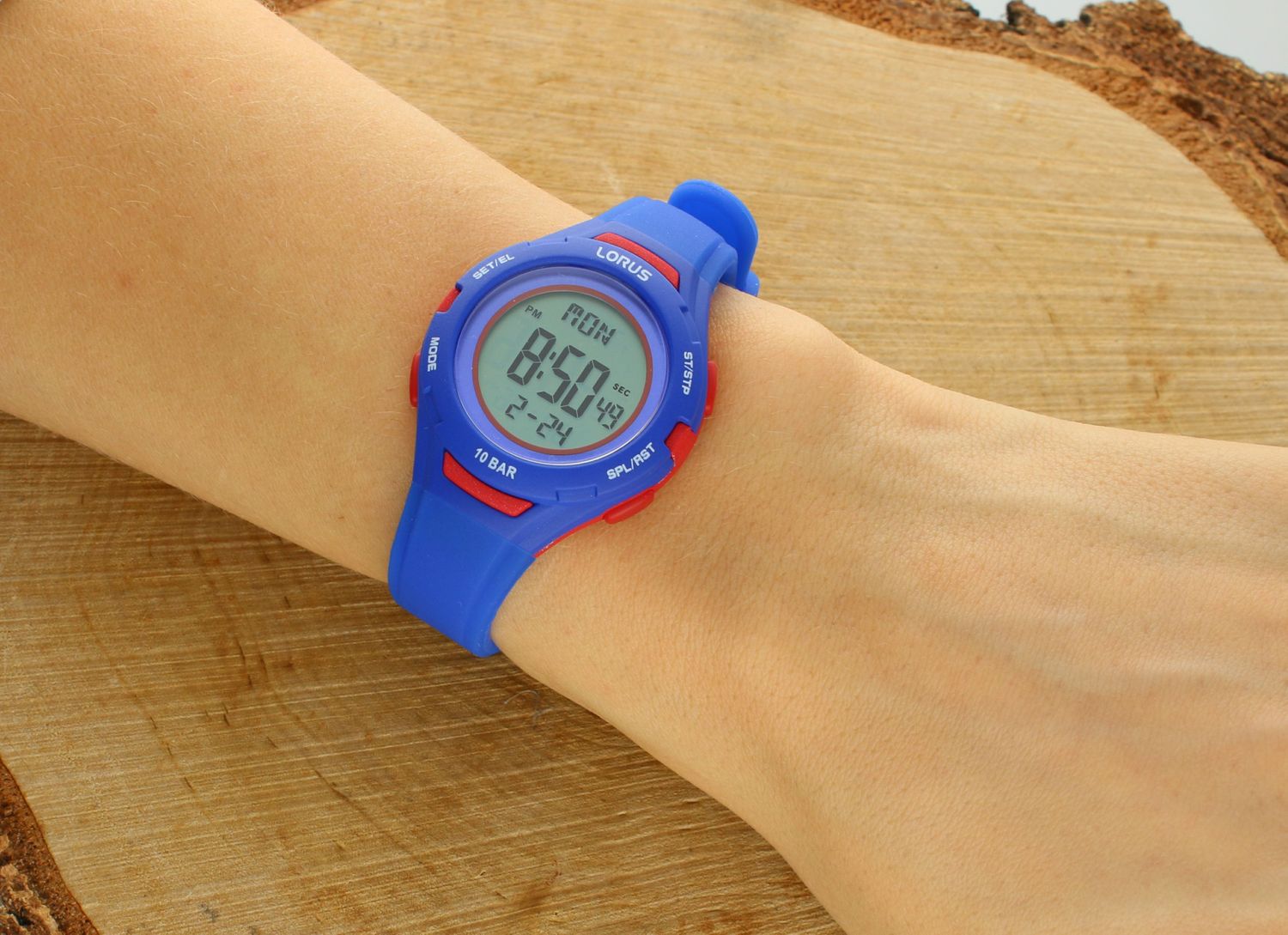 Zegarek dziecięcy LORUS R2389PX9 wyposażony jest w kwarcowy mechanizm, zasilany za pomocą baterii. Posiada bardzo wysoką dokładność mierzenia czasu +- 10 sekund w przeciągu 30 dni.1.webp