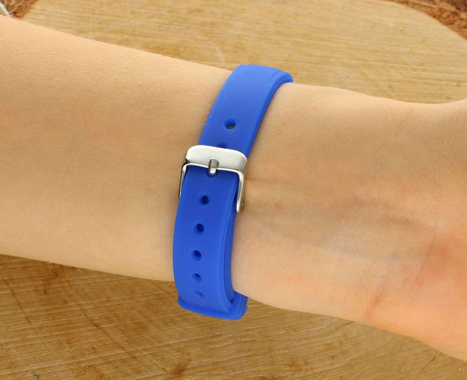 Zegarek dziecięcy LORUS R2389PX9 wyposażony jest w kwarcowy mechanizm, zasilany za pomocą baterii. Posiada bardzo wysoką dokładność mierzenia czasu +- 10 sekund w przeciągu 30 dni.1.webp