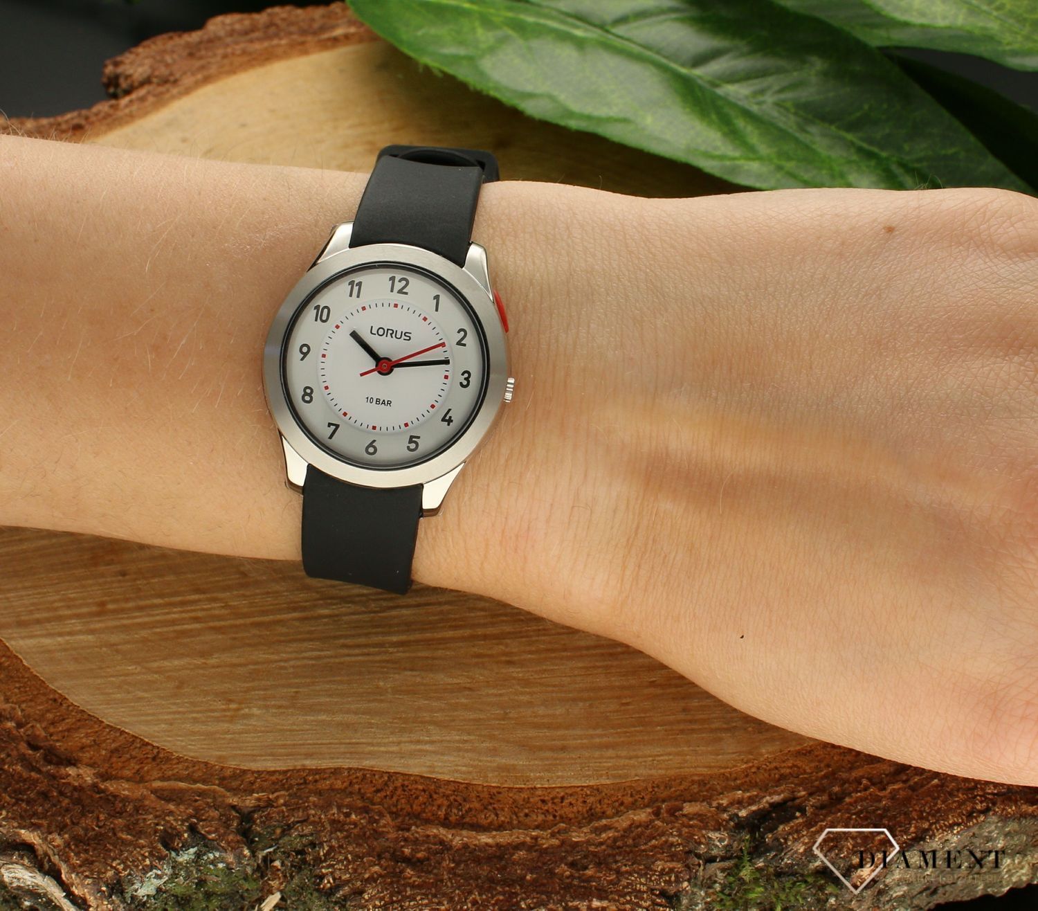 Zegarek dla chłopca Lorus Kids Czarne cyferki R2399NX9 podświetlenie.jpg