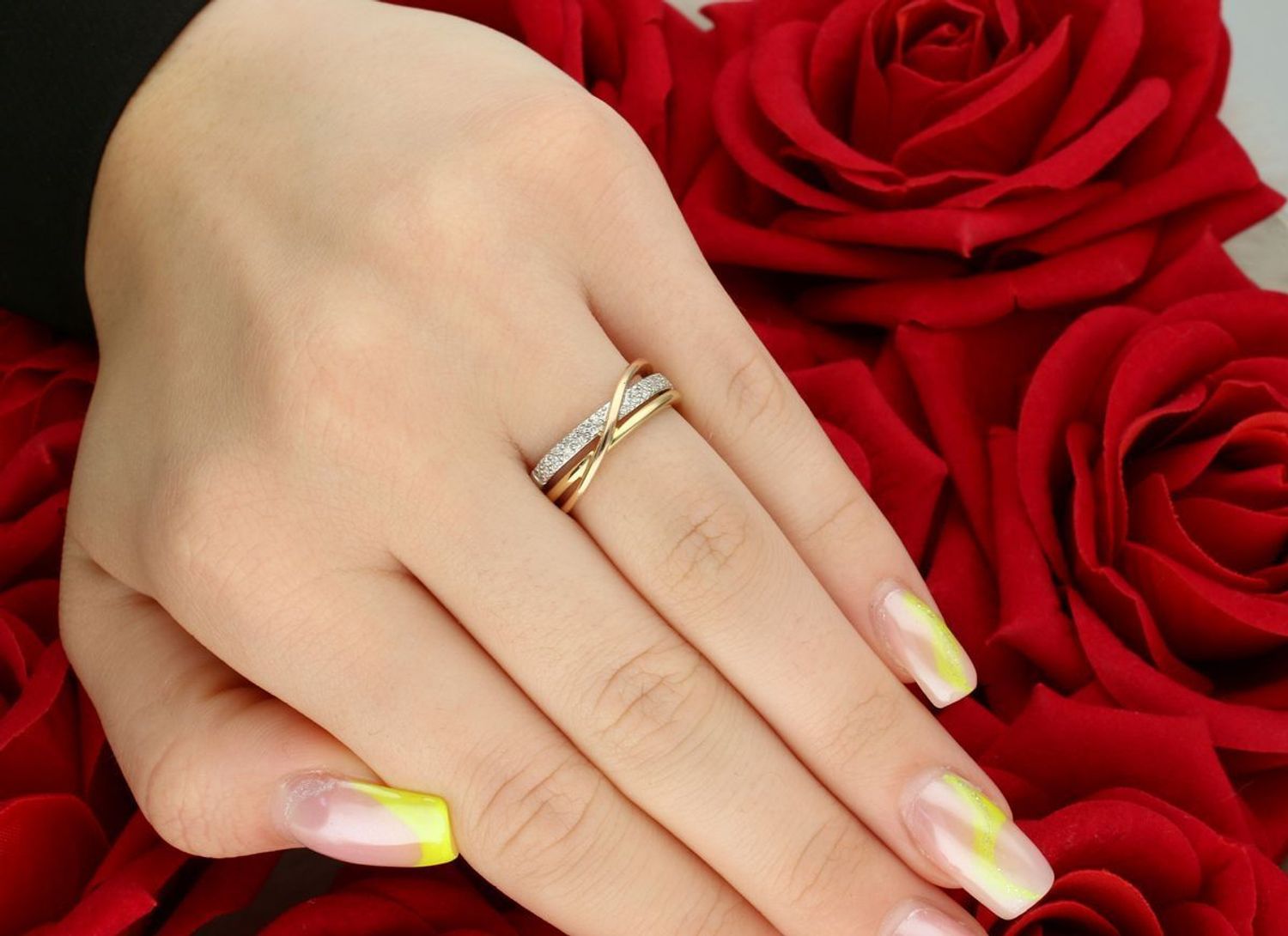 Złoty pierścionek 585 'Łąka diamentów' z 23 diamentami 0,08 ct Rozmiar 11.jpg