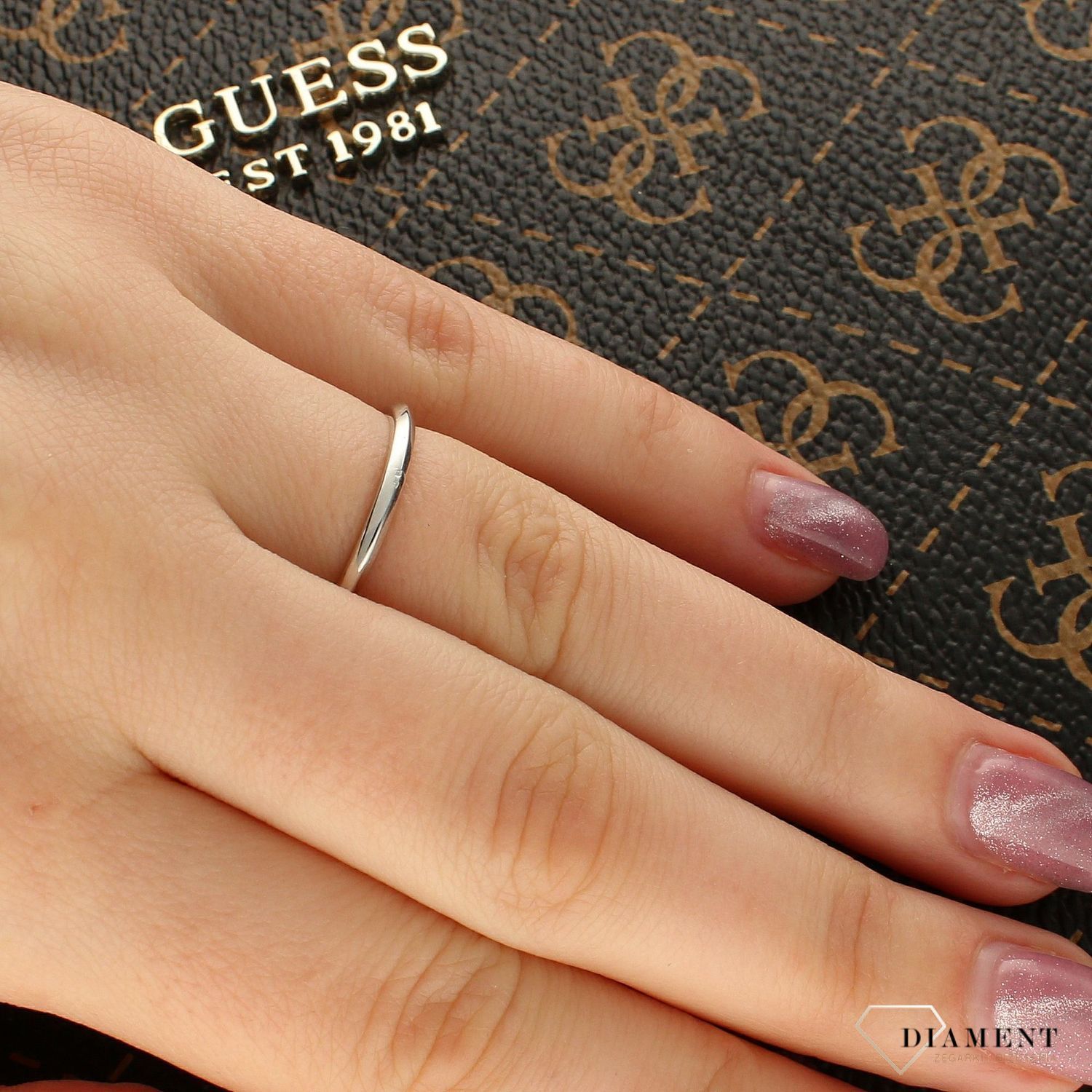 Złoty pierścionek z białego złota z ametystem i diamentami  Rozmiar 14  R36978W5.jpg